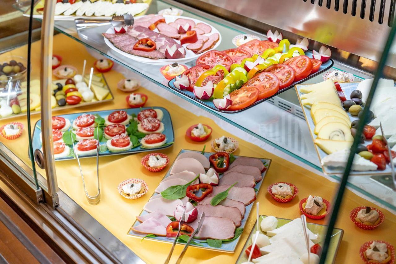 卡萨芙蕾雅酒店 Buşteni 外观 照片